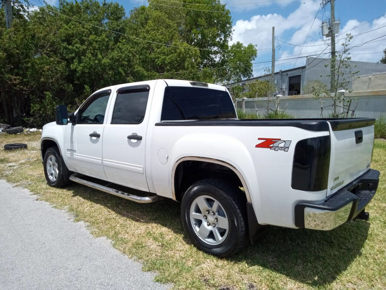 Used 2010 GMC Sierra 1500 SLE w/ Power Pack Plus image 10