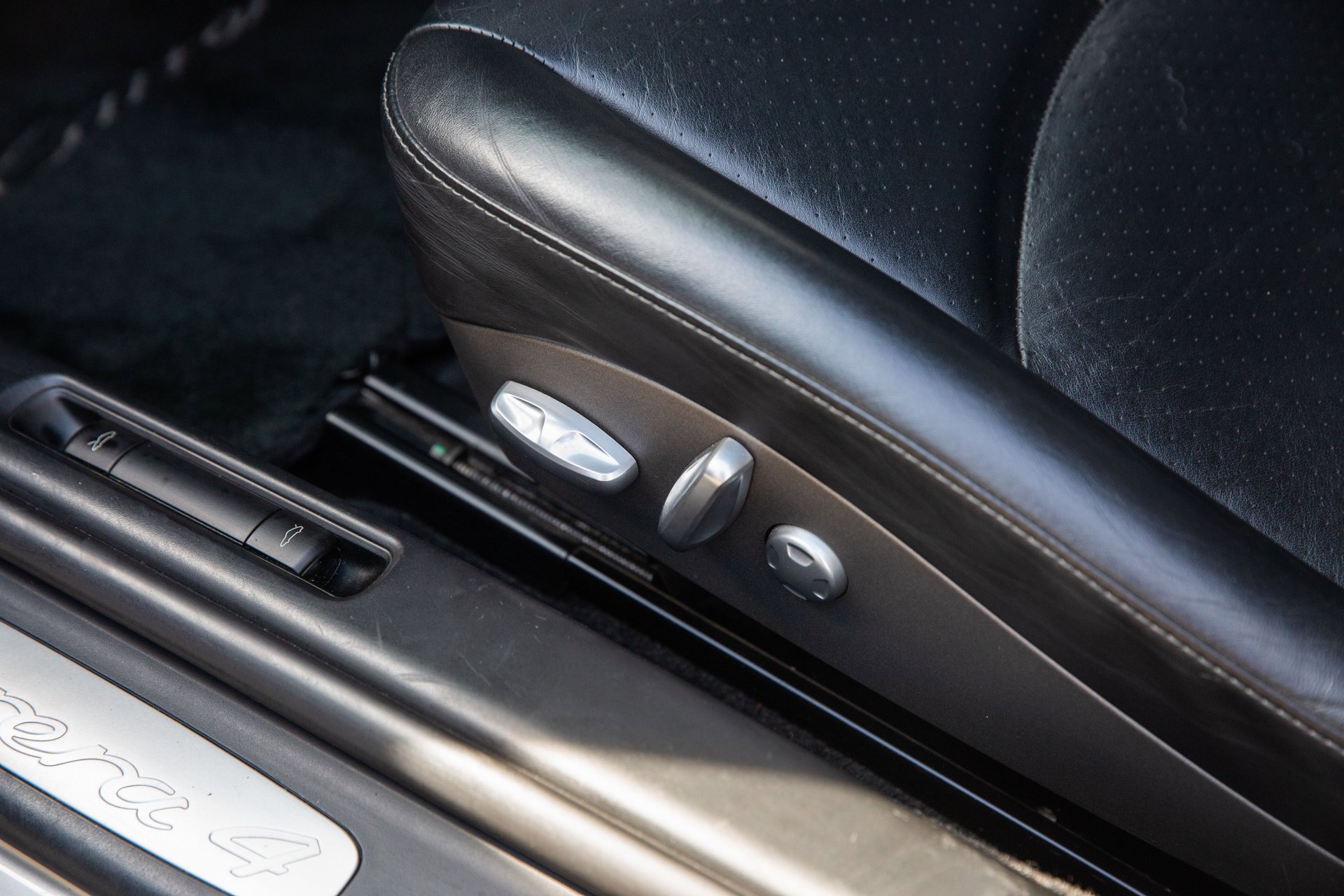 Used 2006 Porsche 911 Carrera 4 image 38