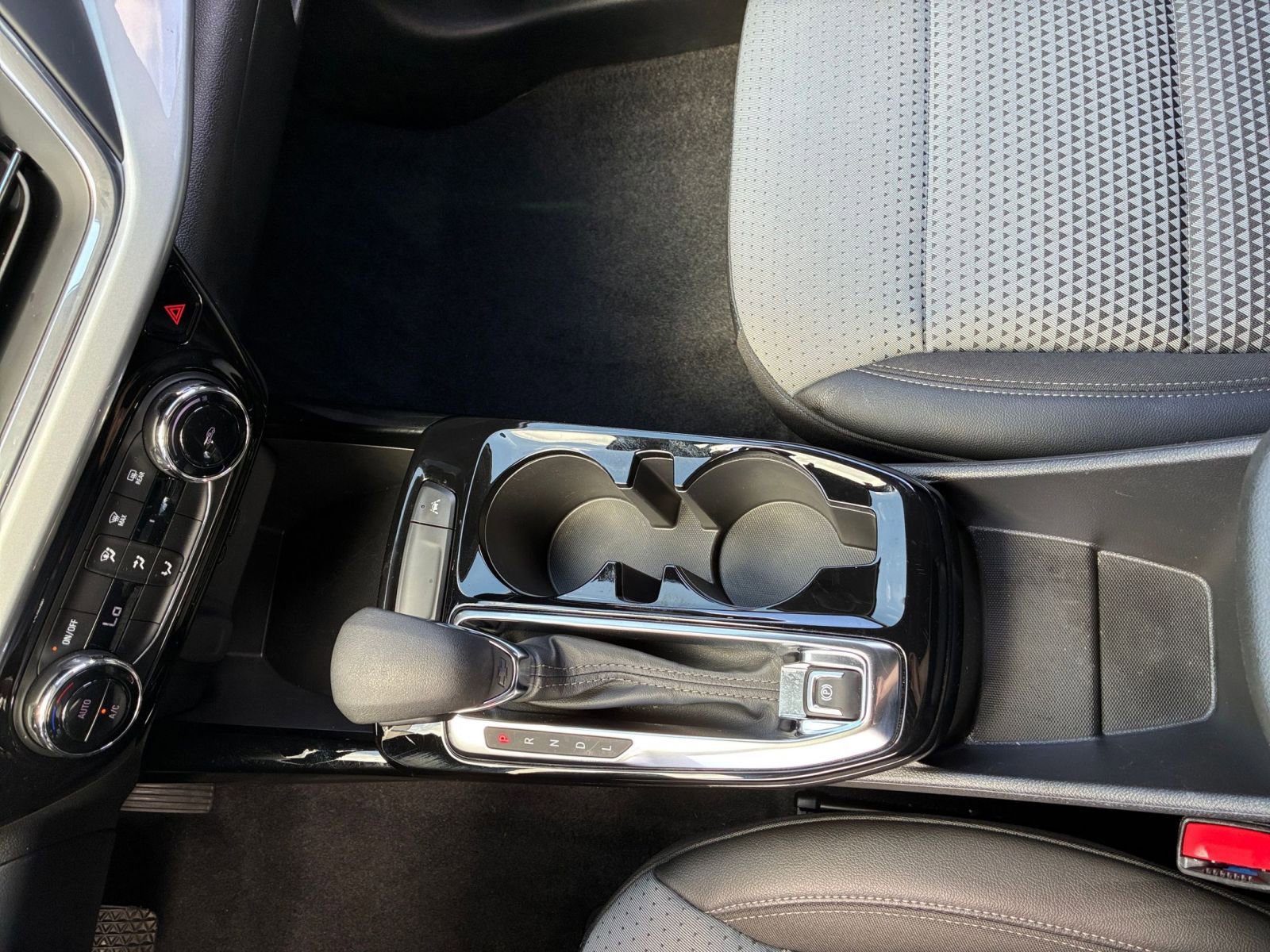 Used 2025 Chevrolet Trax LT image 40