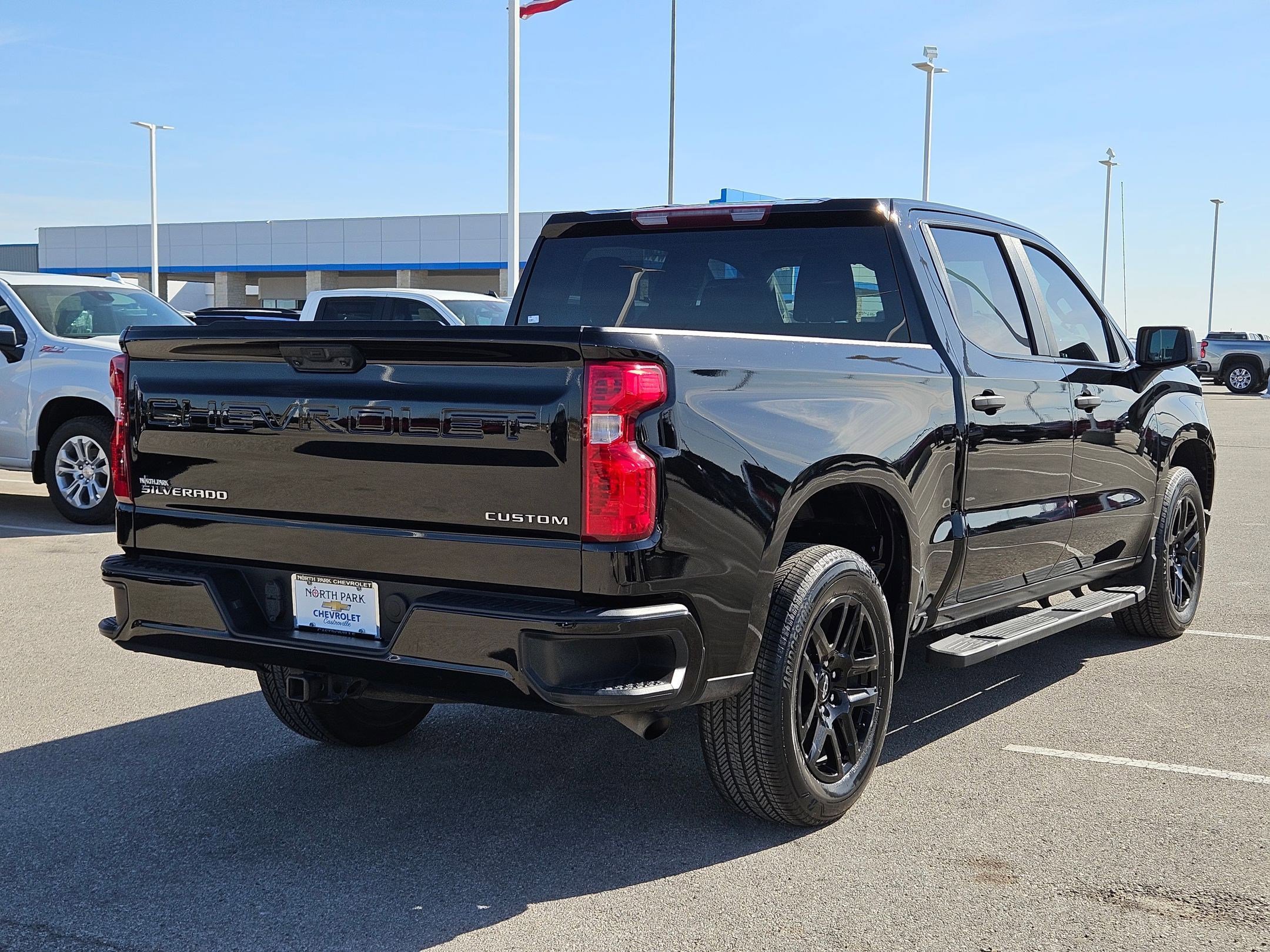 Used 2023 Chevrolet Silverado 1500 Custom image 3