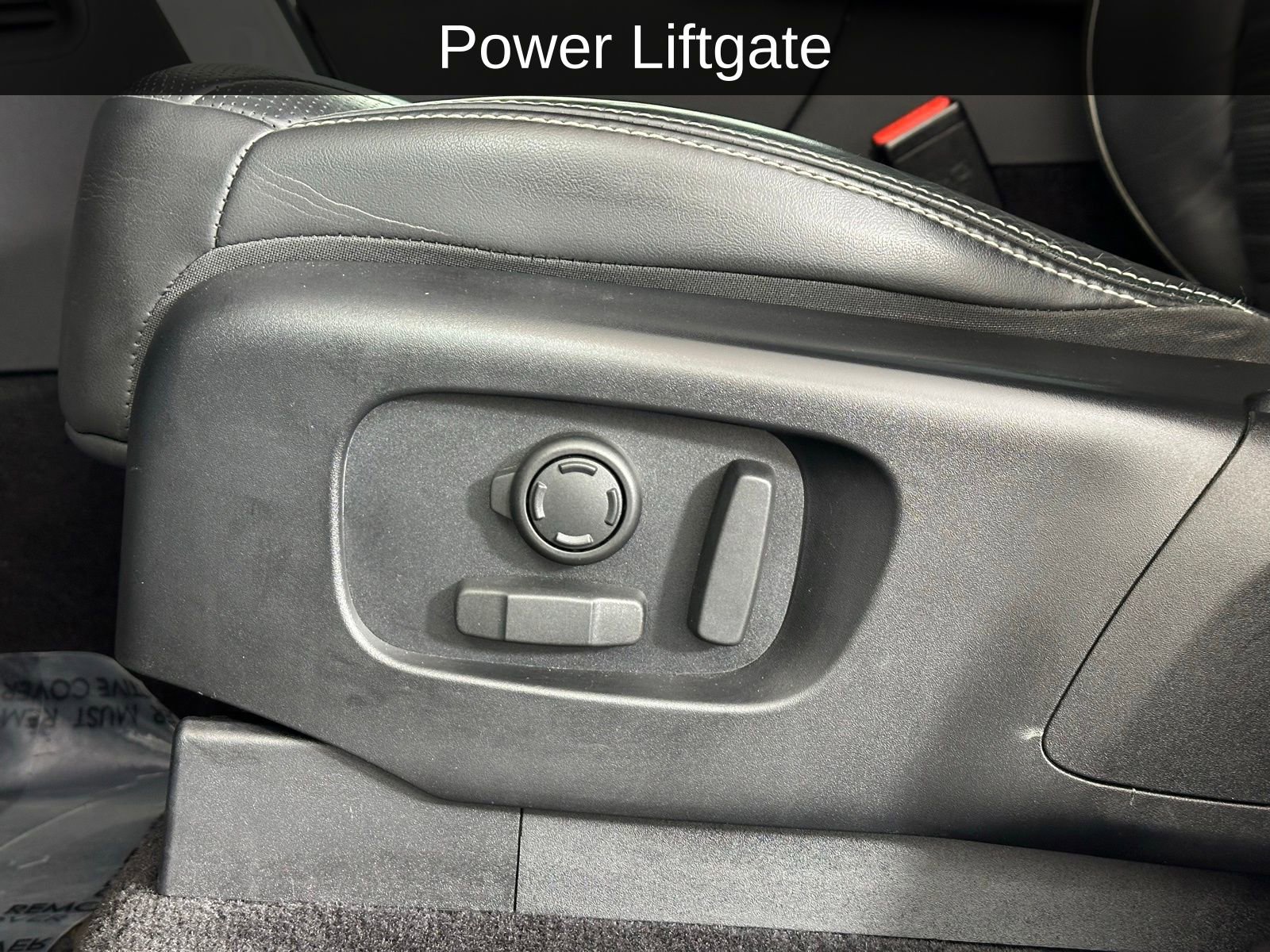 Used 2023 Land Rover Discovery Metropolitan Edition image 7