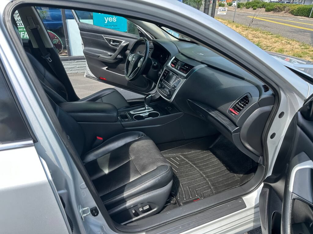 Used 2017 Nissan Altima 2.5 SL w/ Moonroof Package FWD image 18