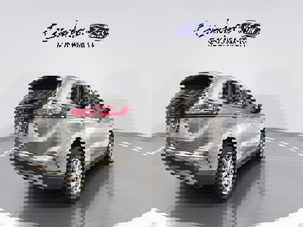 Used 2024 Ford Edge SEL image 8