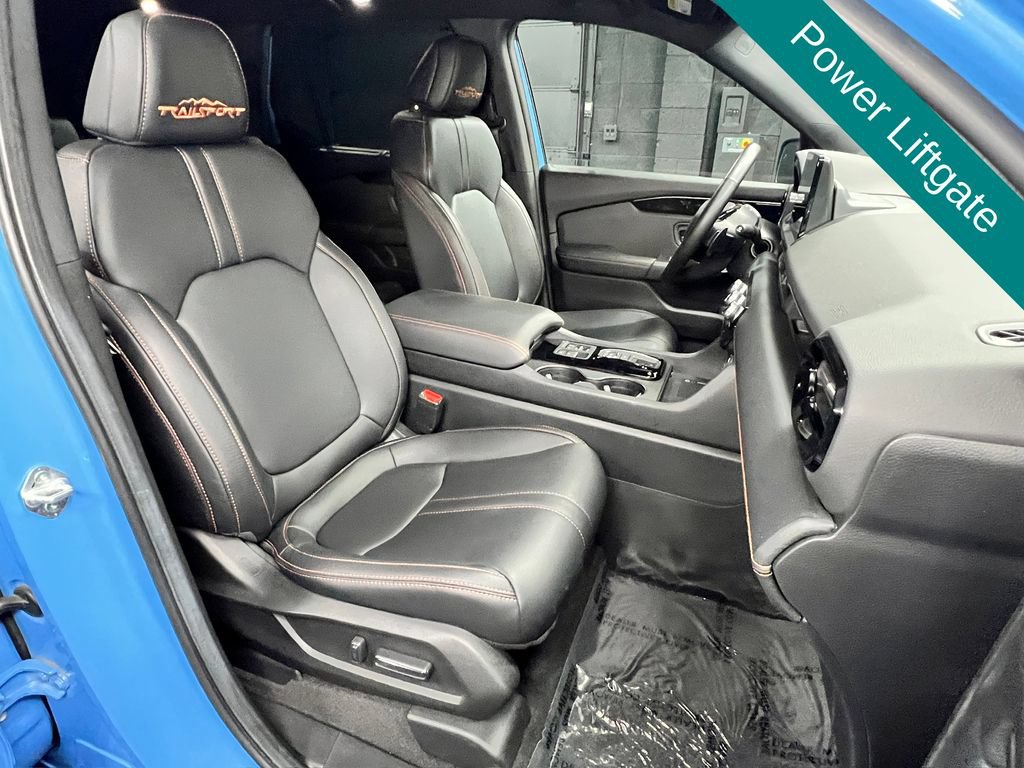 Used 2025 Honda Pilot TrailSport image 8