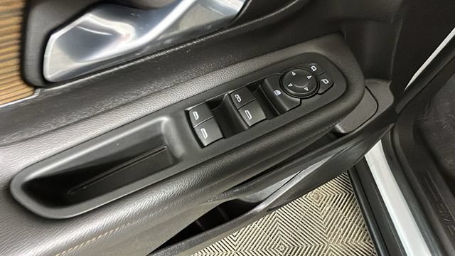 Used 2021 GMC Terrain SLE w/ Driver Convenience Package FWD image 10