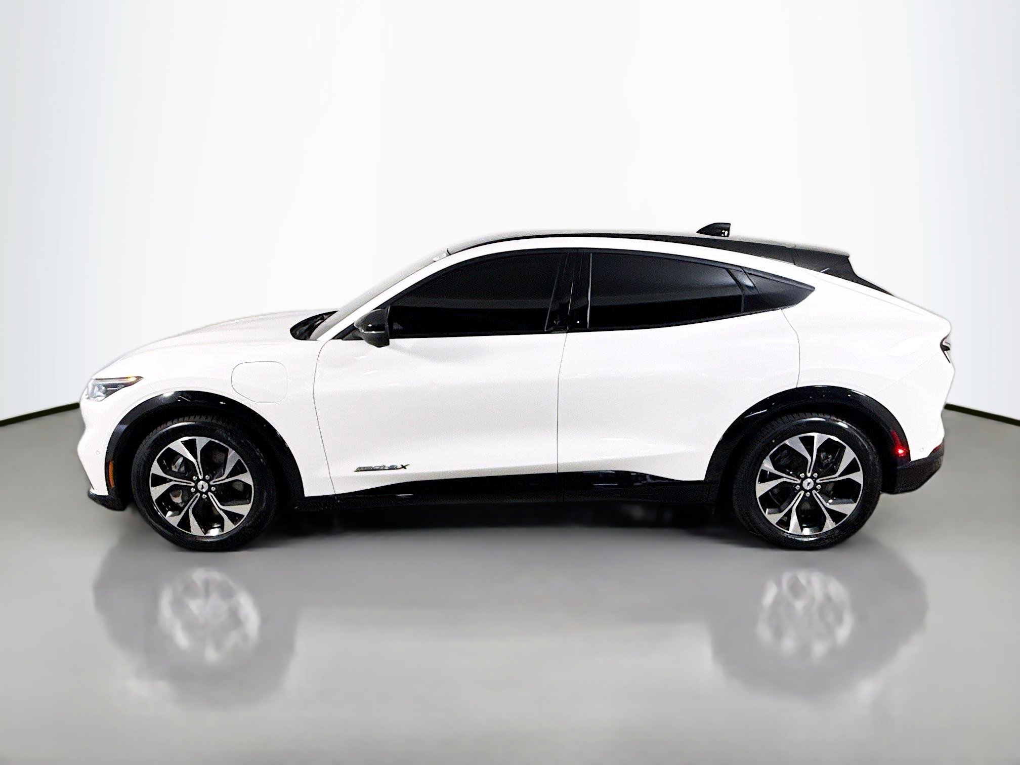 Used 2021 Ford Mustang Mach-E Premium image 6