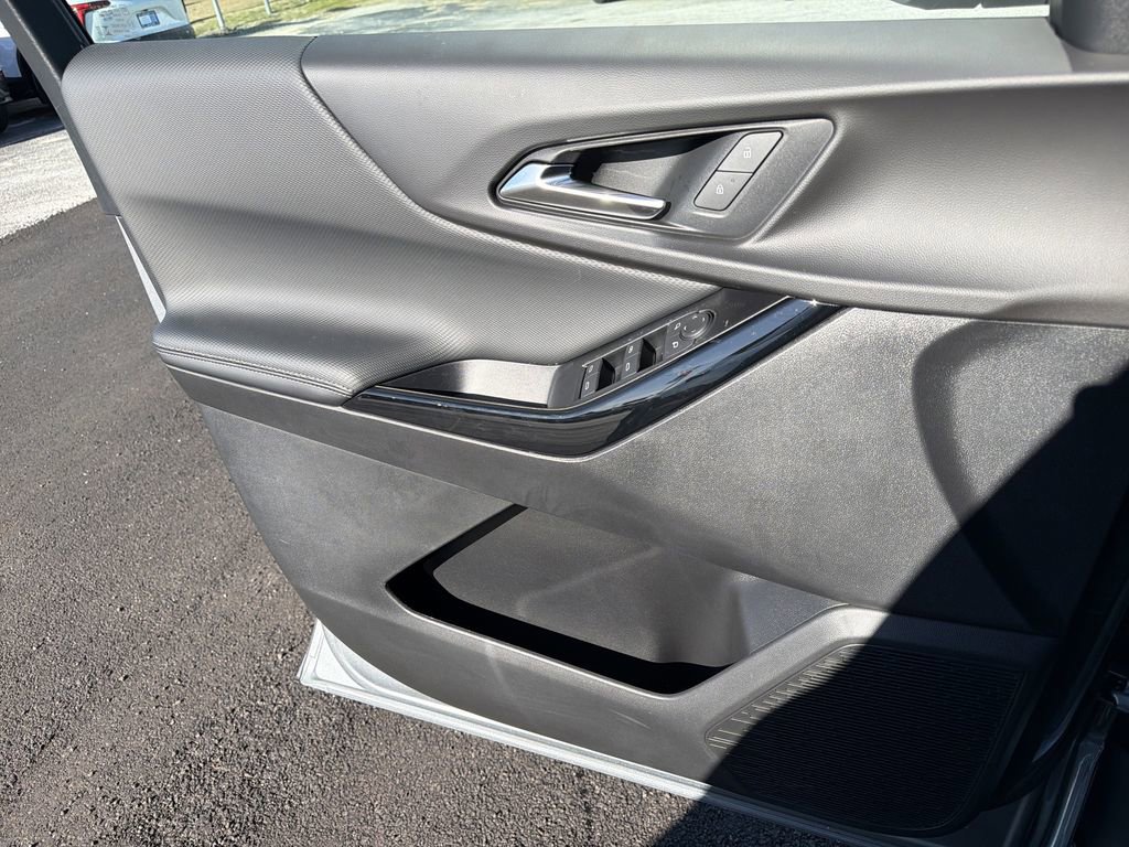 New 2026 Chevrolet Equinox LT image 13