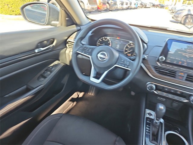 Used 2024 Nissan Altima 2.5 SV image 9
