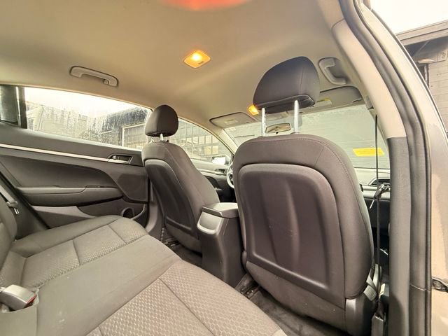 Used 2019 Hyundai Elantra SE w/ Cargo Package FWD image 16