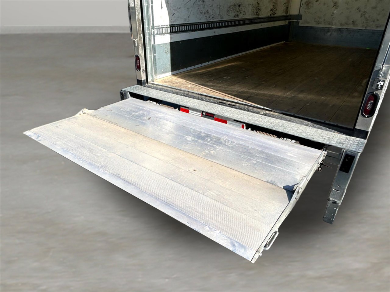 Used 2023 Chevrolet Low Cab Forward 5500XD image 27