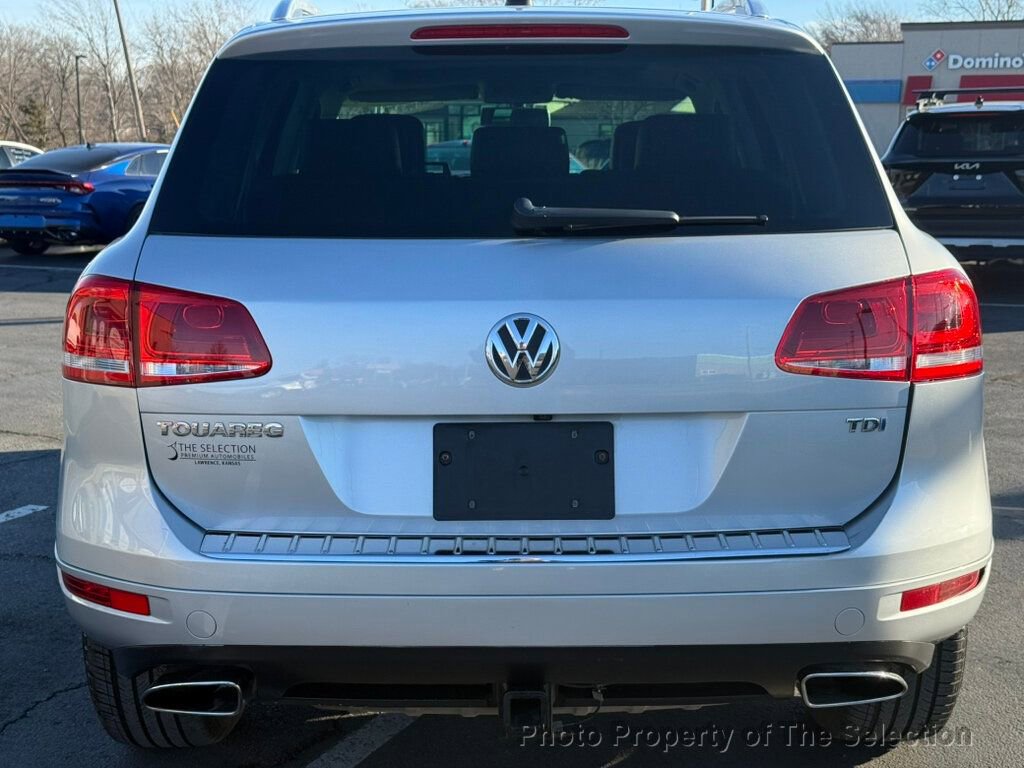 Used 2014 Volkswagen Touareg TDI image 12