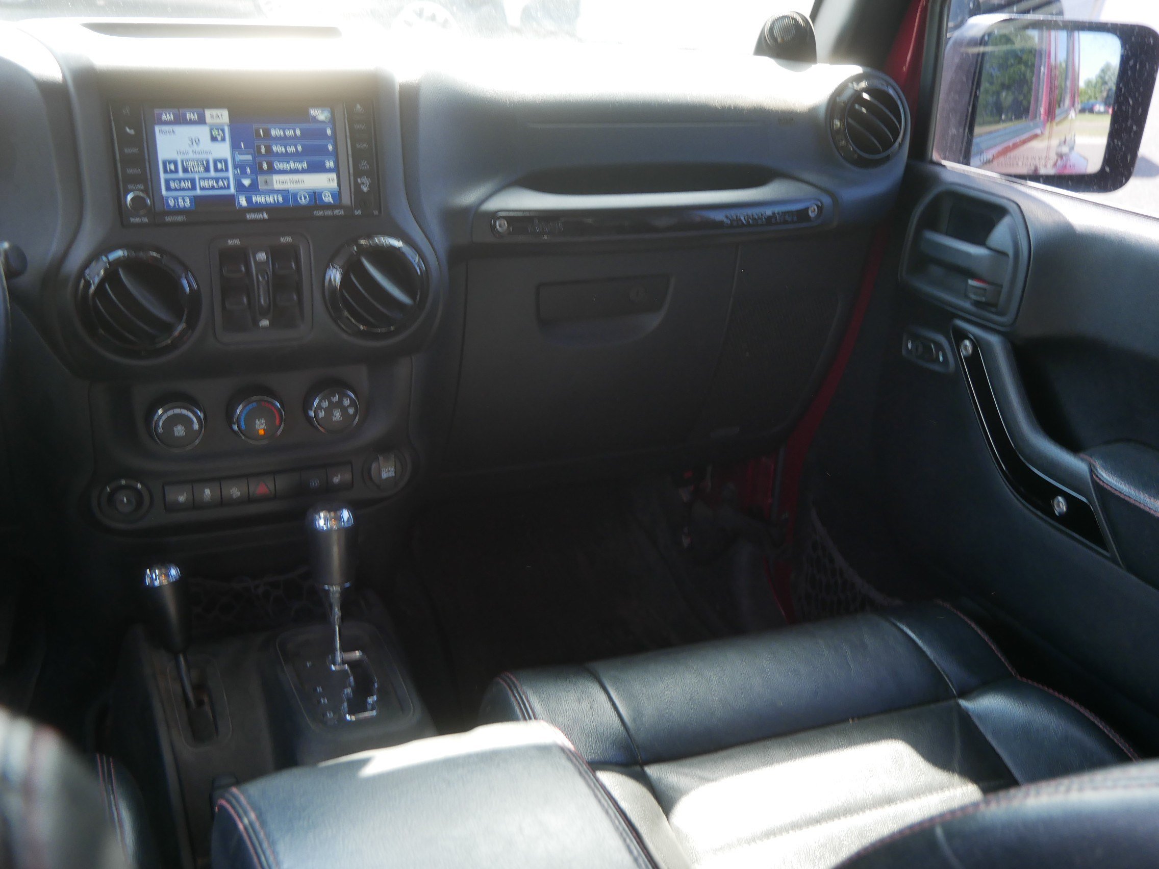 Used 2012 Jeep Wrangler Unlimited Sahara AWD/4WD image 11