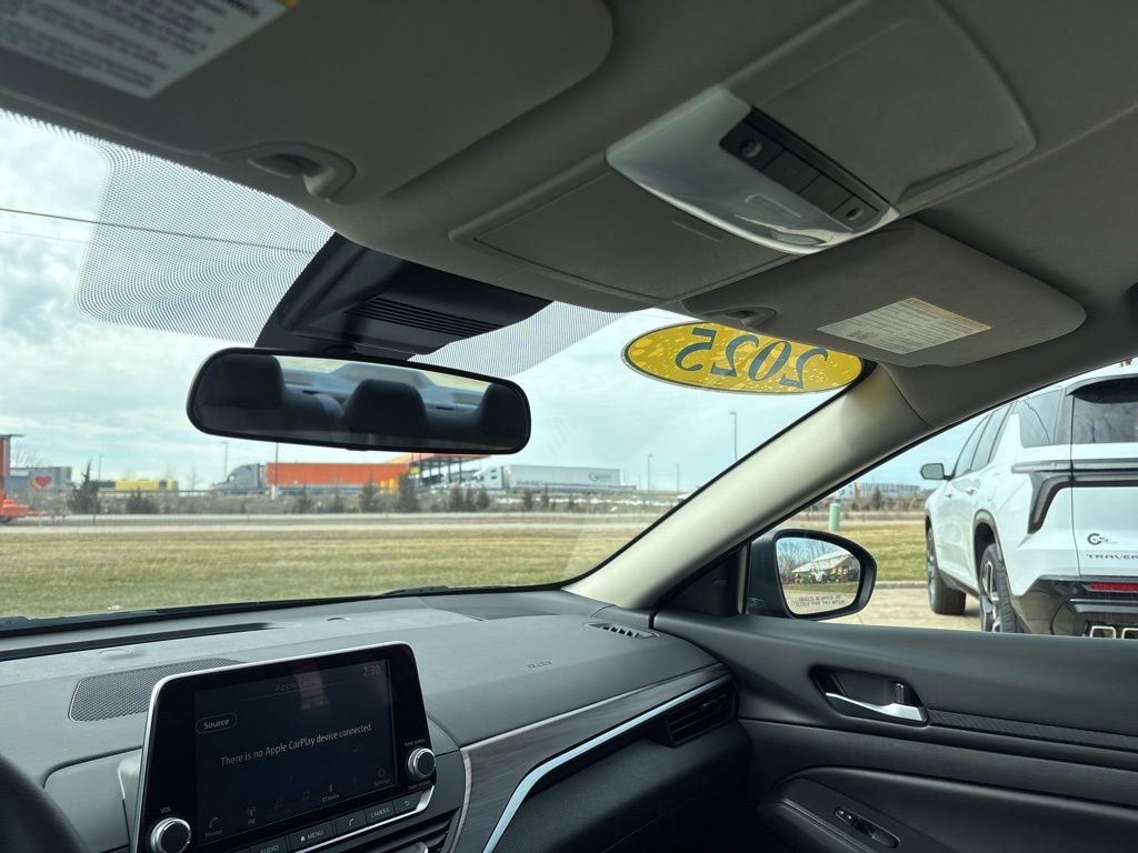 Used 2025 Nissan Altima 2.5 SV image 27