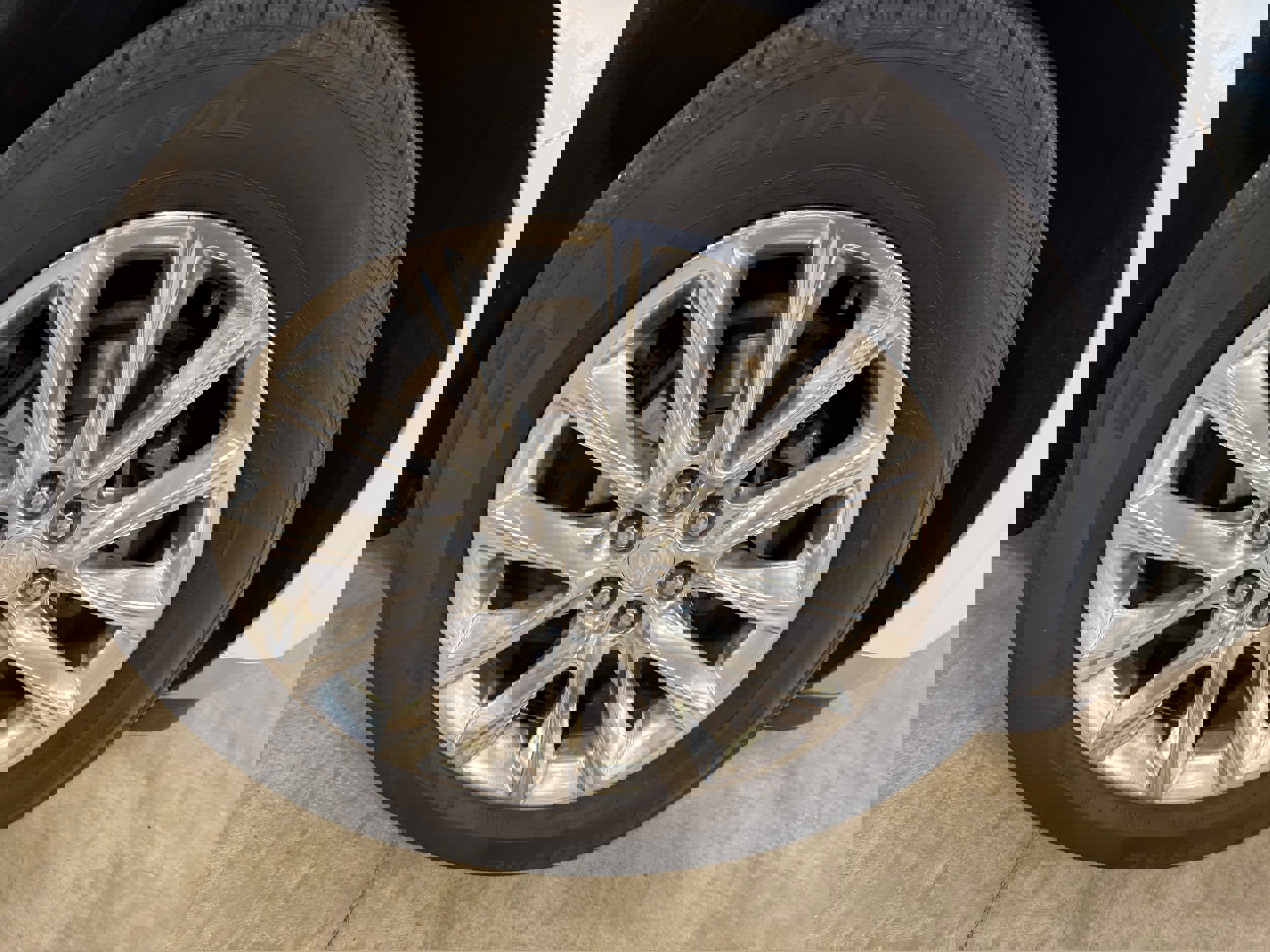 Used 2020 Buick Enclave Premium w/ Surround and Sites Package image 4