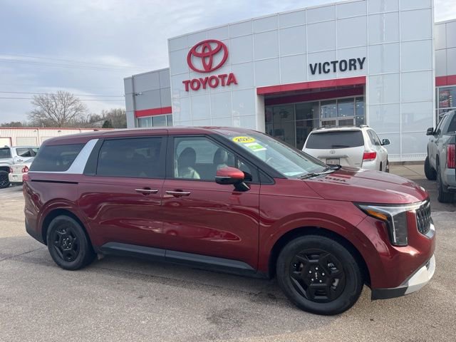 Used 2025 Kia Carnival image 1