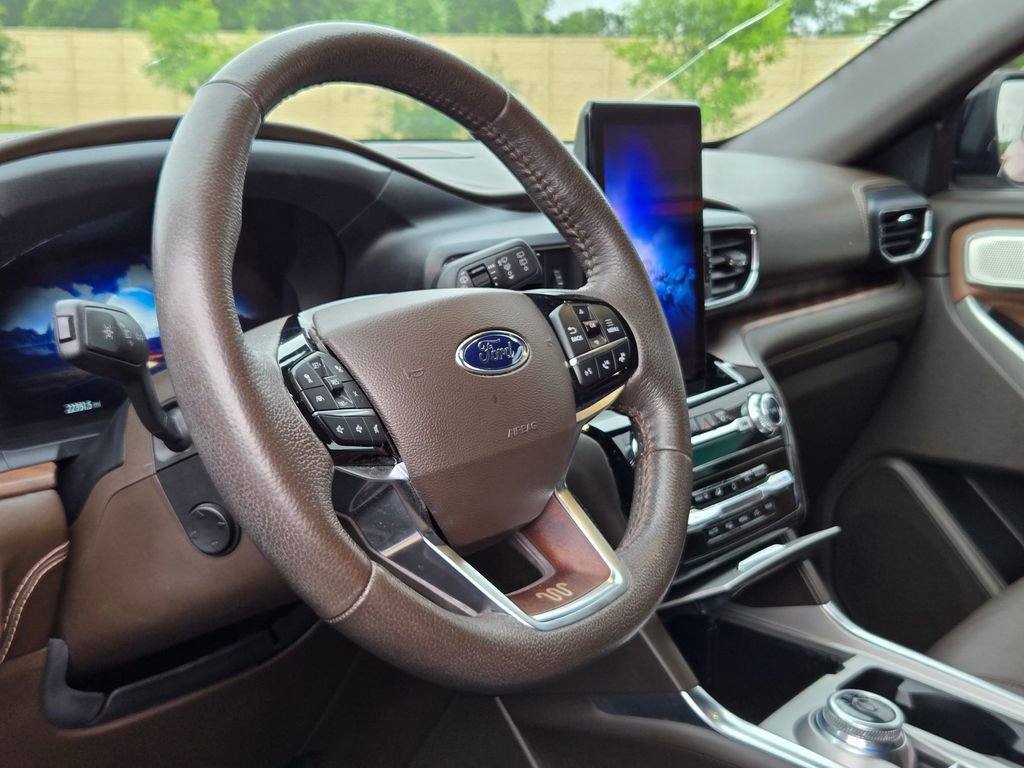 Used 2023 Ford Explorer King Ranch w/ Technology Package RWD image 7