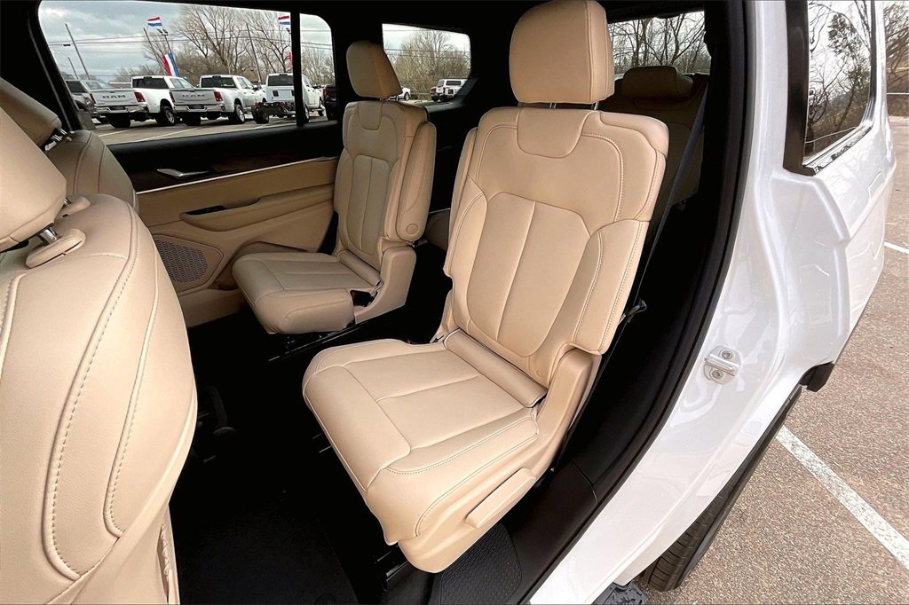 New 2025 Jeep Grand Cherokee L Limited image 10