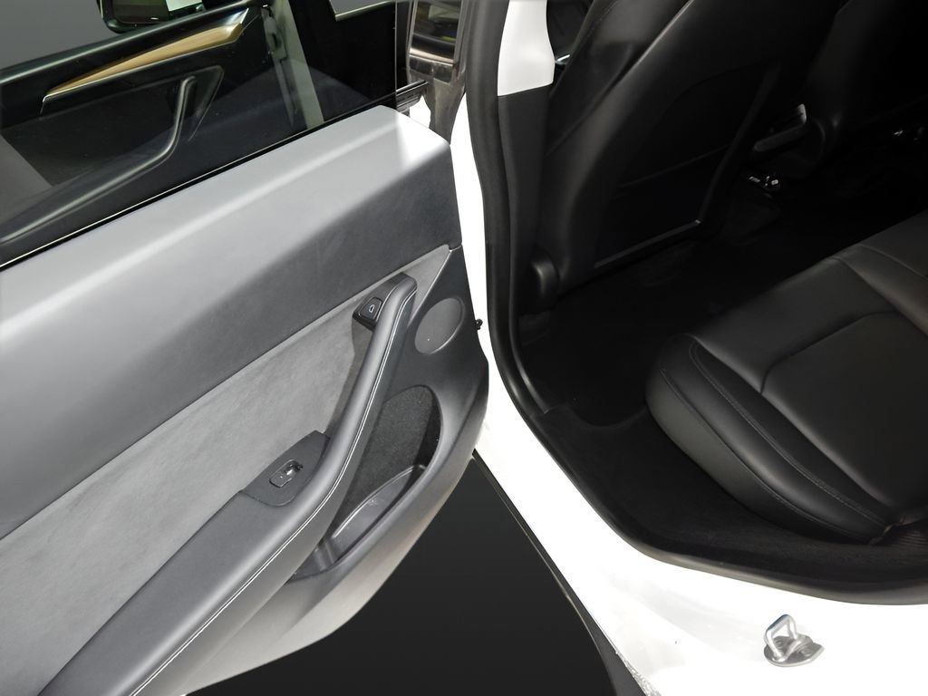 Used 2023 Tesla Model Y Long Range AWD/4WD image 28