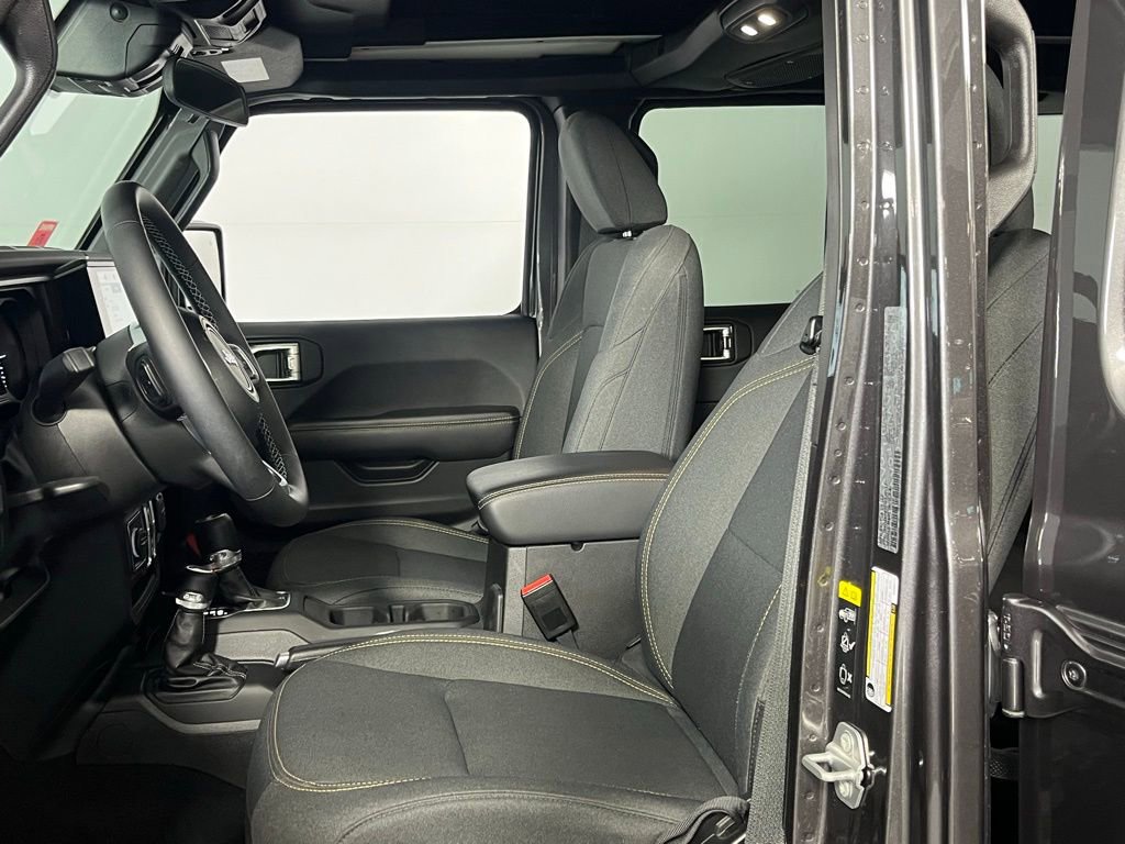 Used 2025 Jeep Wrangler Unlimited Sahara w/ Safety Group image 21