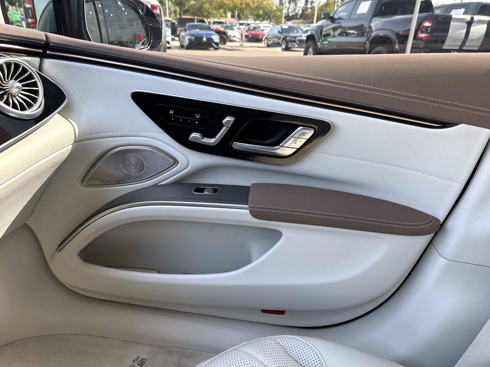 Used 2022 Mercedes-Benz EQS 580 4MATIC Sedan image 23