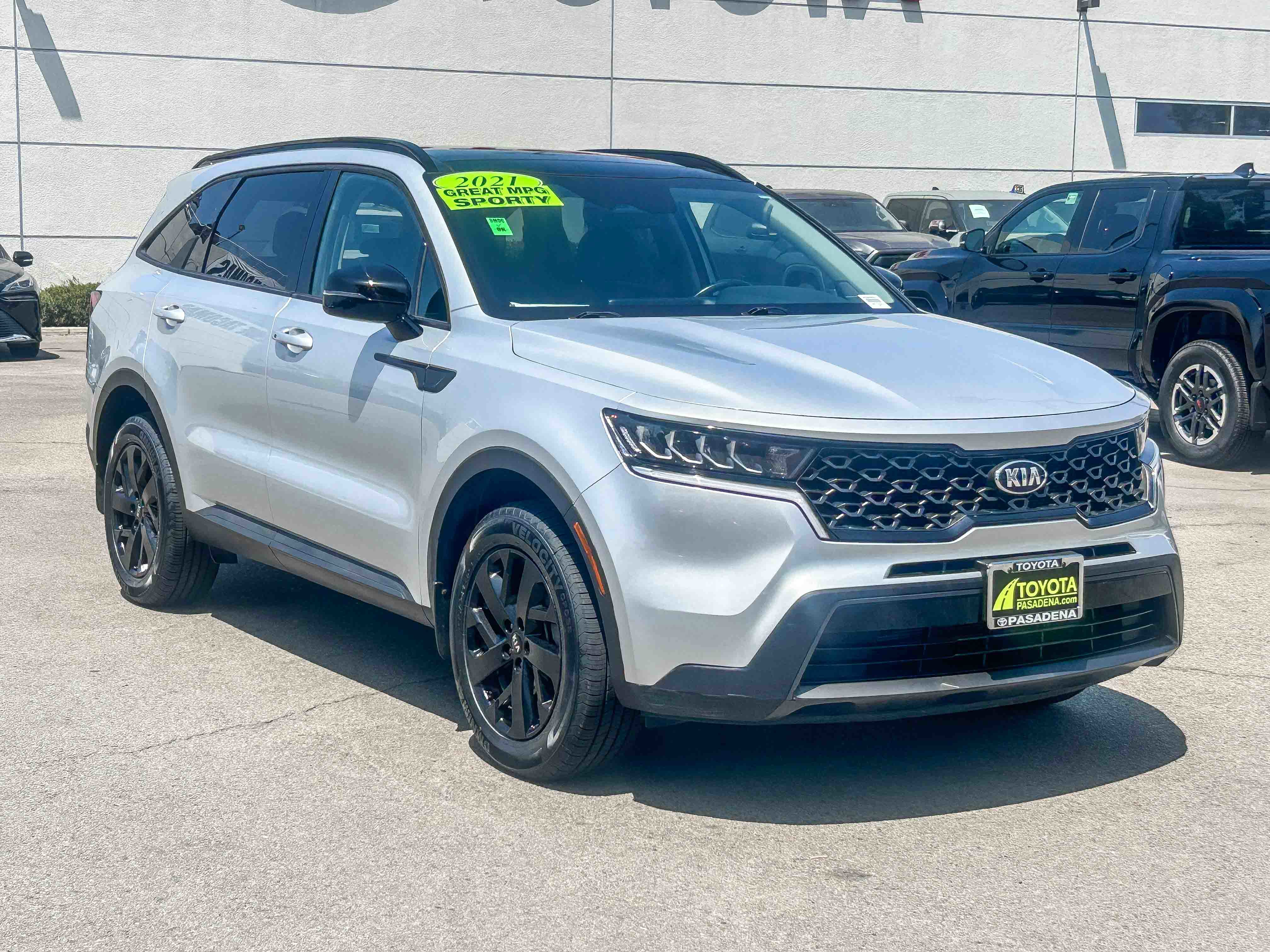 Used 2021 Kia Sorento S w/ Panoramic Sunroof Package AWD/4WD image 3