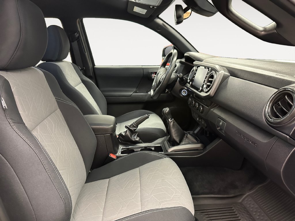 Used 2021 Toyota Tacoma TRD Off-Road AWD/4WD image 16