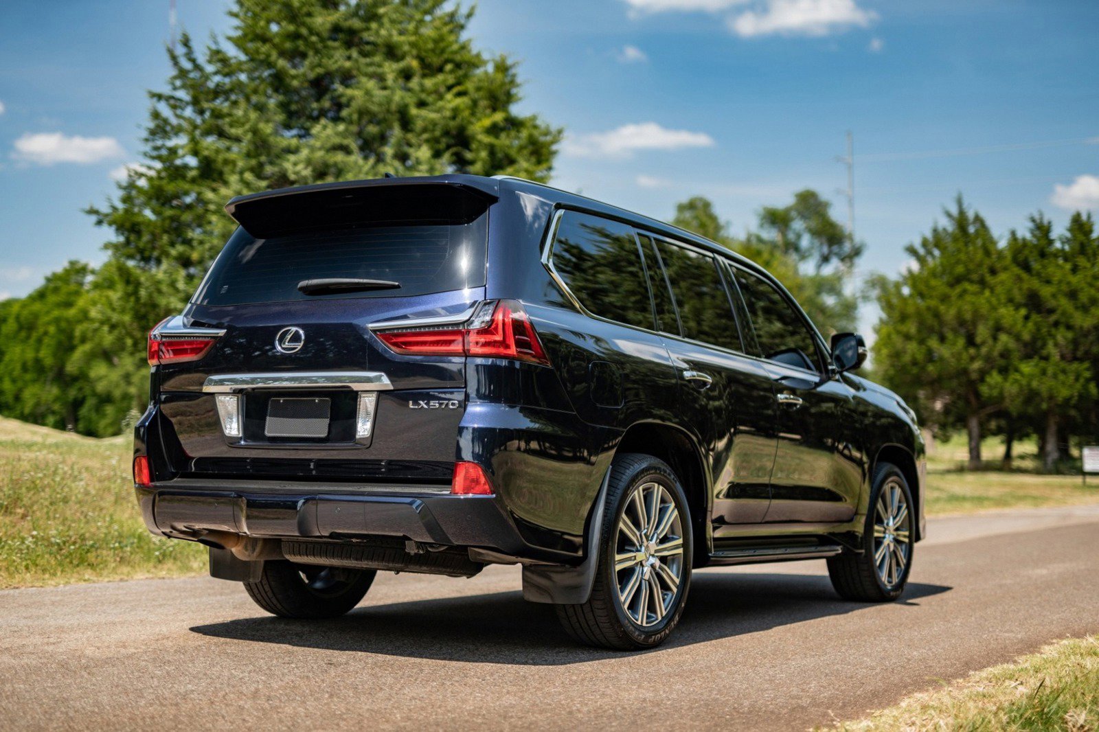 Used 2017 Lexus LX 570 4WD w/ Luxury Package image 9