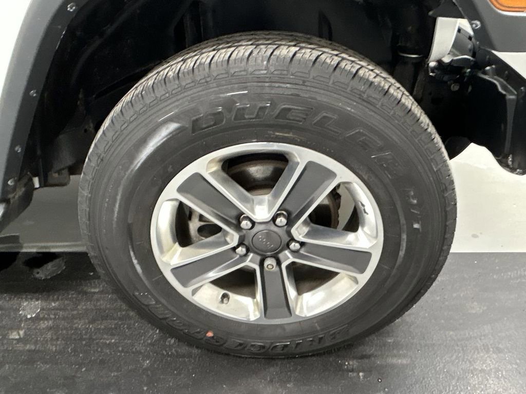 Used 2018 Jeep Wrangler Unlimited Sahara w/ Dual Top Group image 8