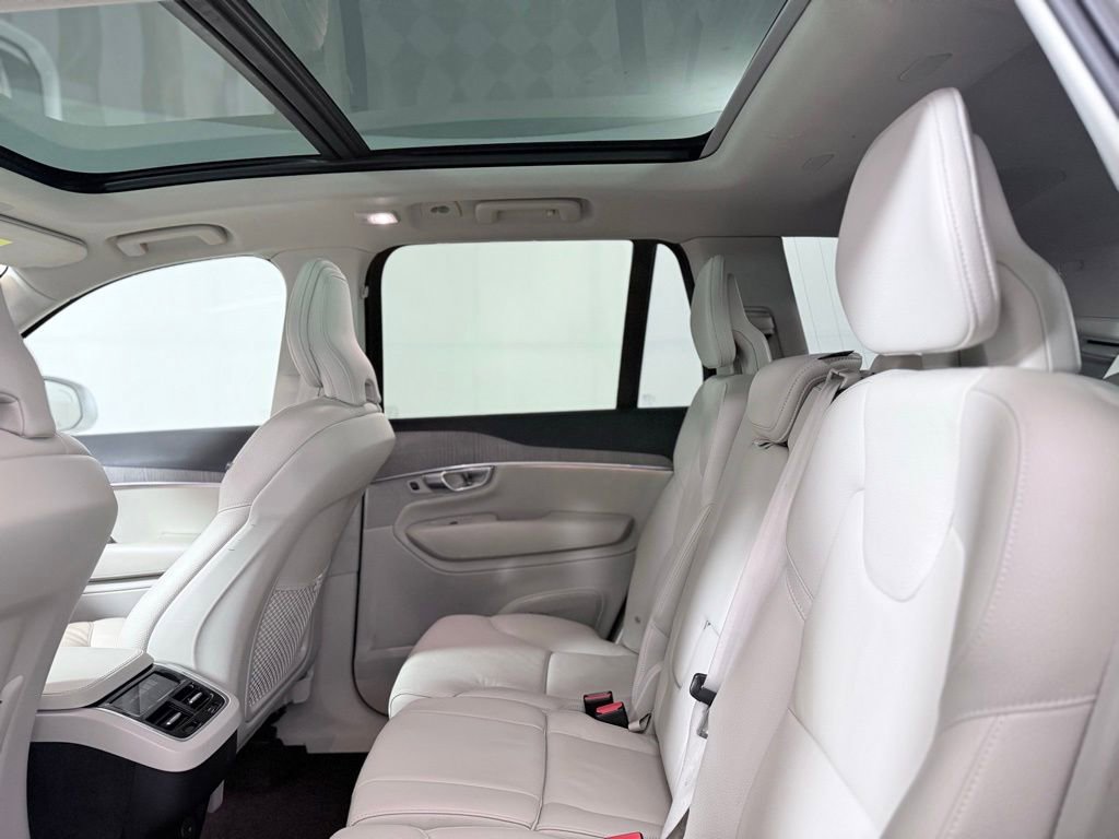 Used 2023 Volvo XC90 B6 Plus AWD/4WD image 21