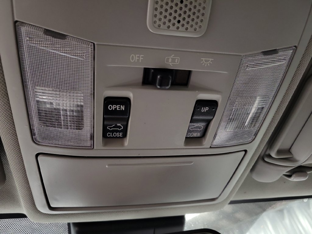 Used 2018 Toyota RAV4 XLE AWD/4WD image 24