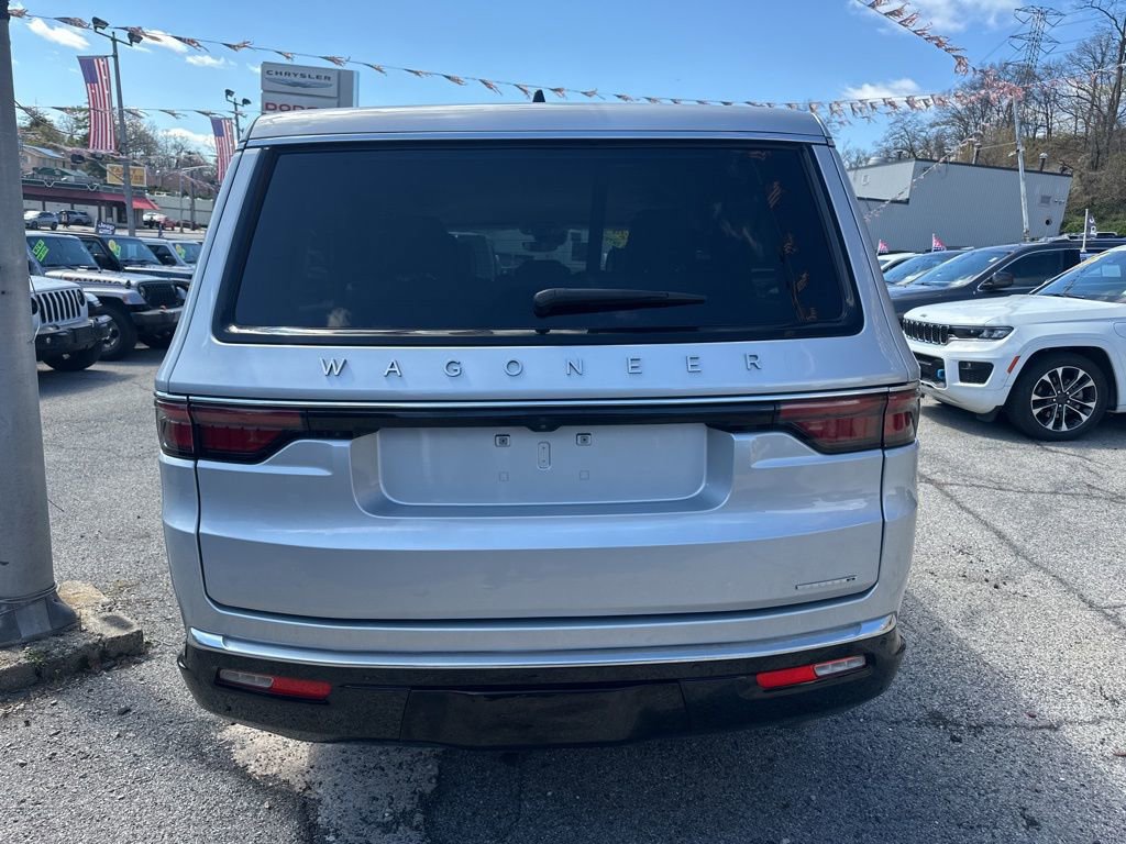 Used 2024 Jeep Wagoneer L Series II w/ Flexible Seating Group image 5