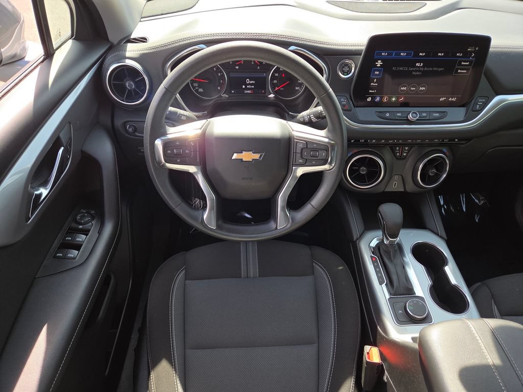 Used 2025 Chevrolet Blazer LT AWD/4WD image 22