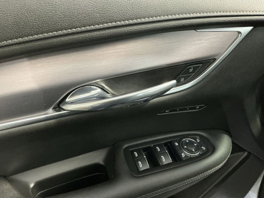Used 2023 Cadillac XT6 Luxury image 16
