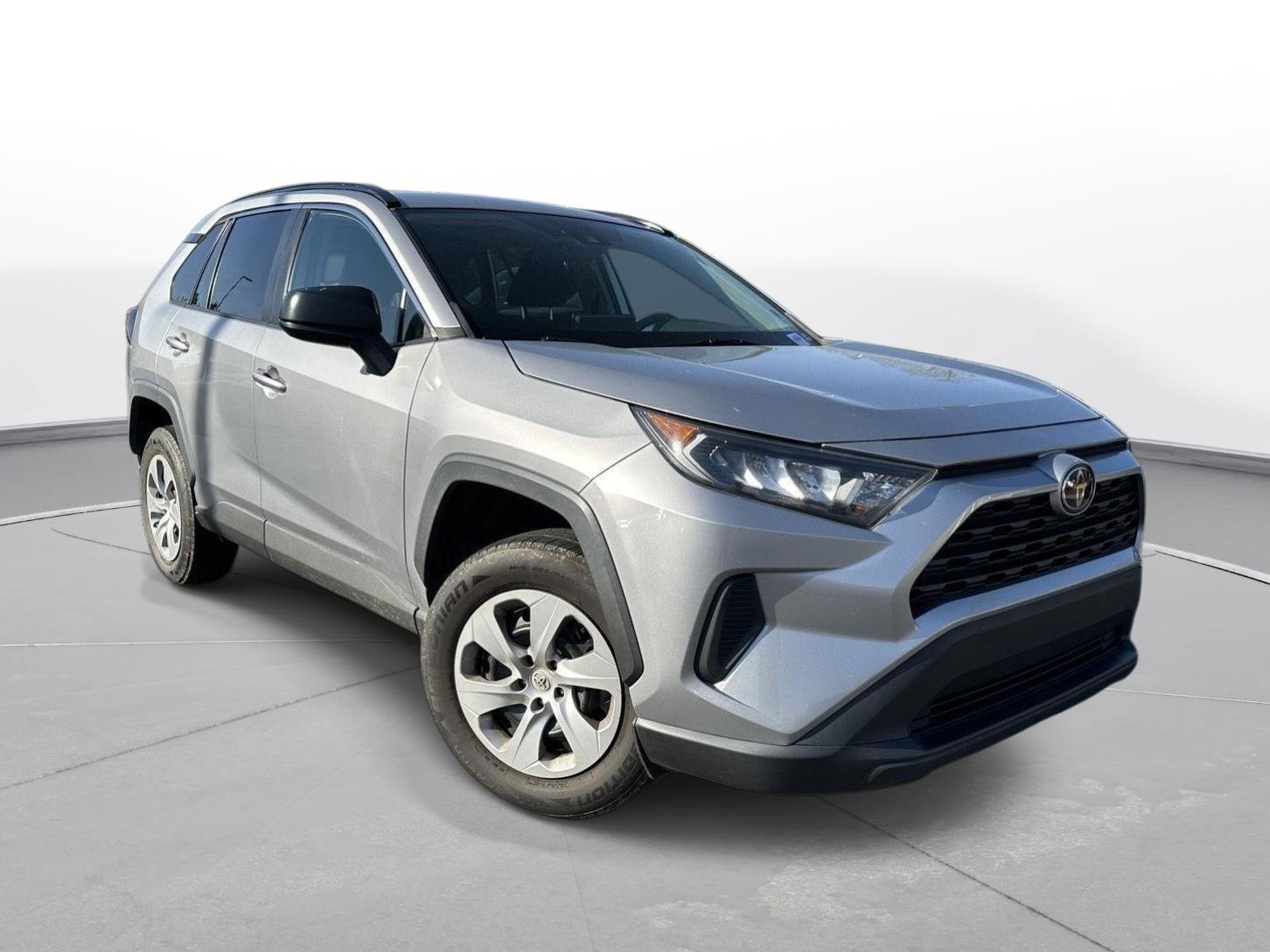 Used 2021 Toyota RAV4 LE image 4