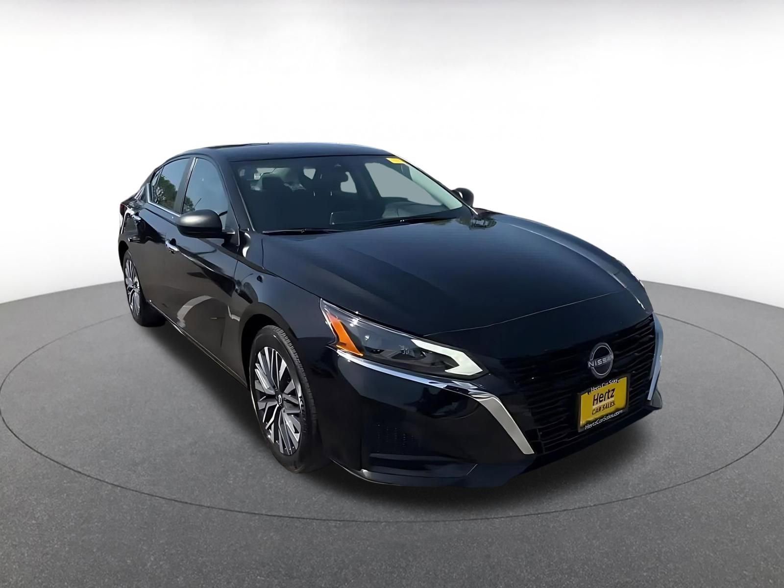 Used 2025 Nissan Altima 2.5 SV image 3