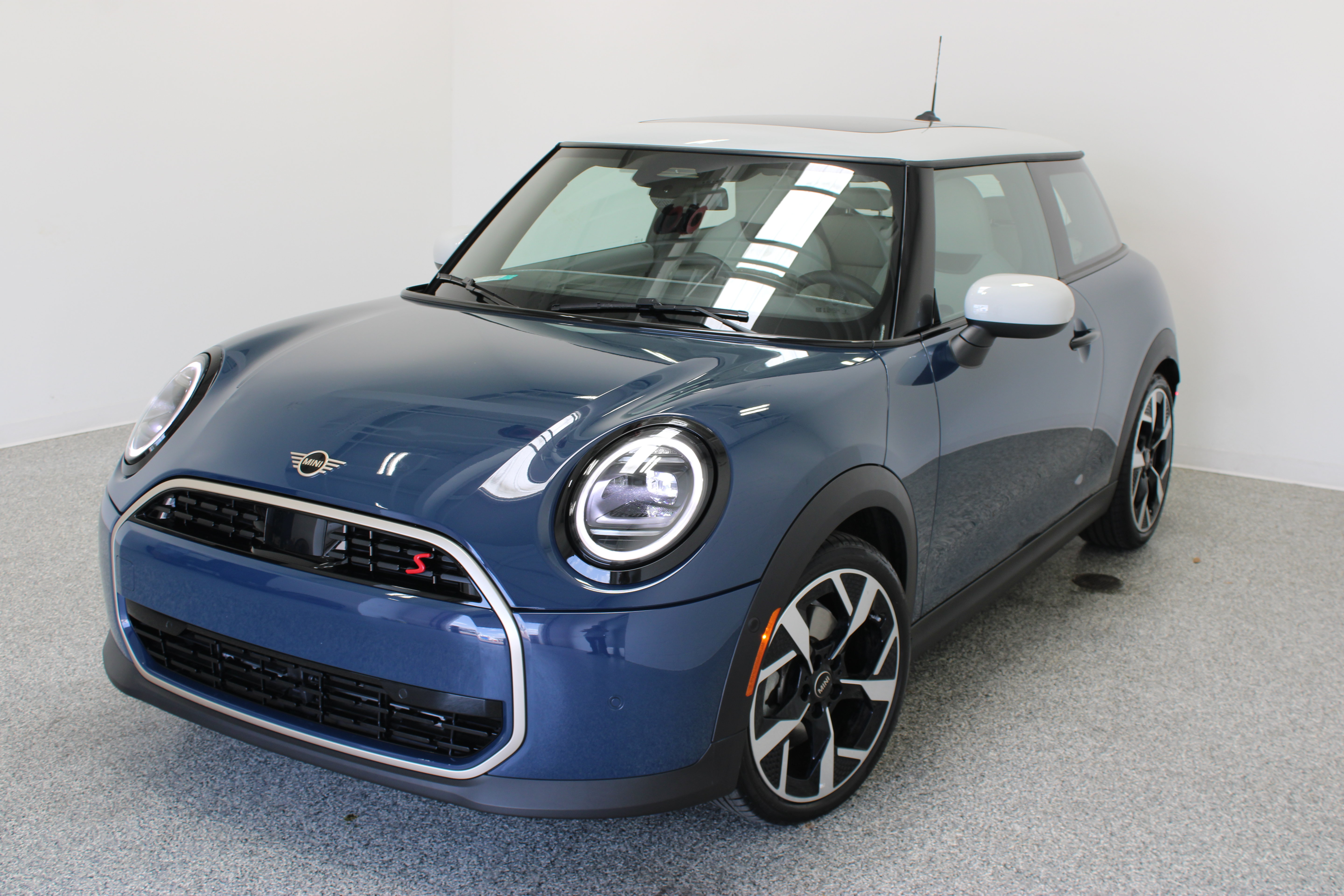 Used 2026 MINI Cooper S FWD image 2