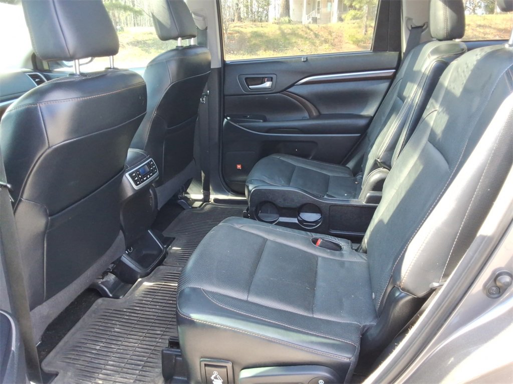 Used 2015 Toyota Highlander Limited Platinum image 11