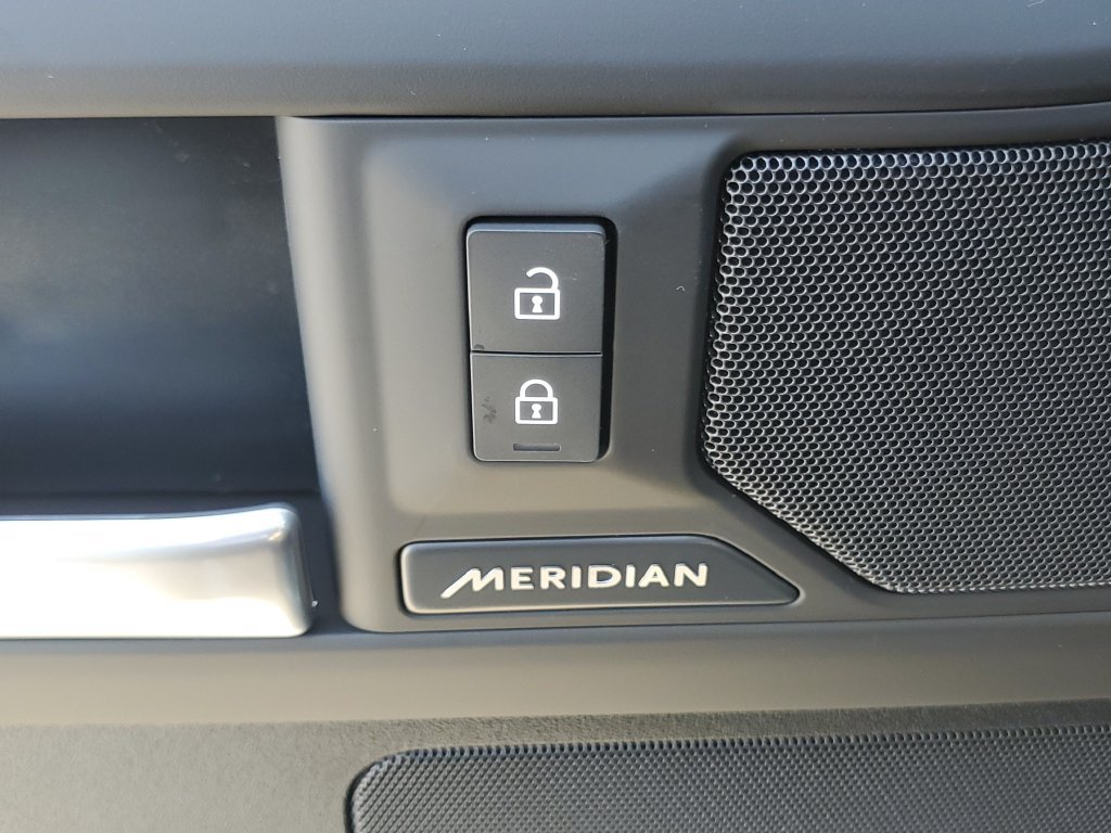 New 2026 Land Rover Defender 110 S AWD/4WD image 9