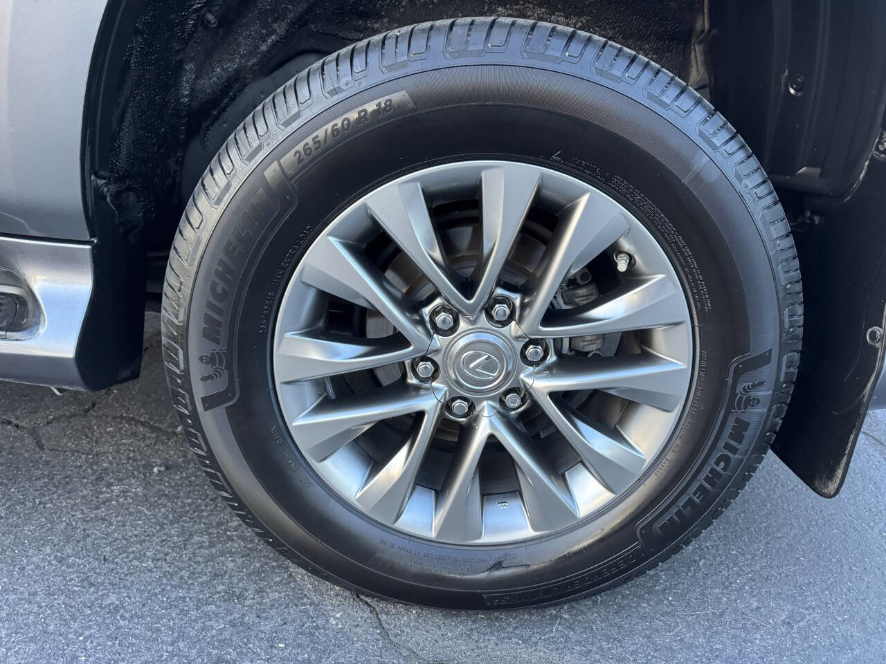 Used 2017 Lexus GX 460 Luxury w/ Preferred Accessory Package image 22