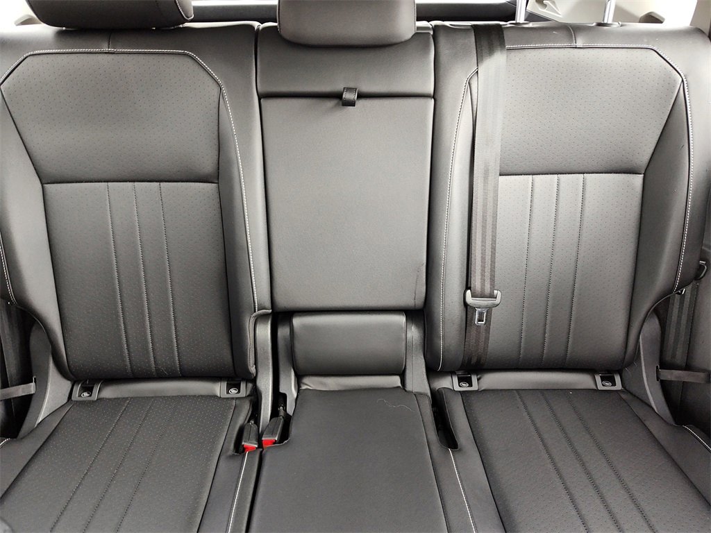 Used 2022 Volkswagen Tiguan SE image 38