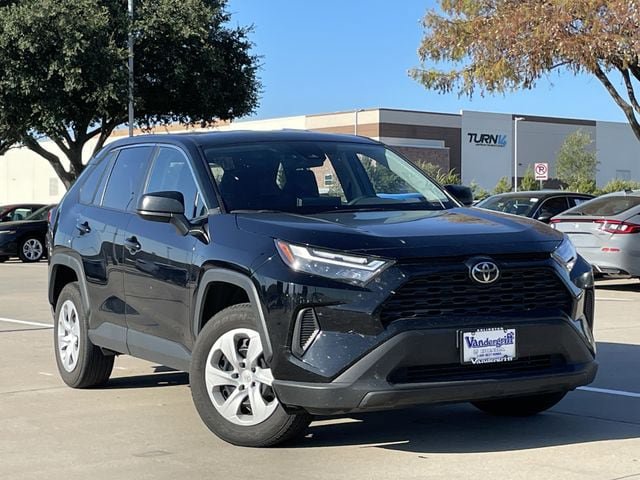 Used 2025 Toyota RAV4 LE AWD/4WD image 2
