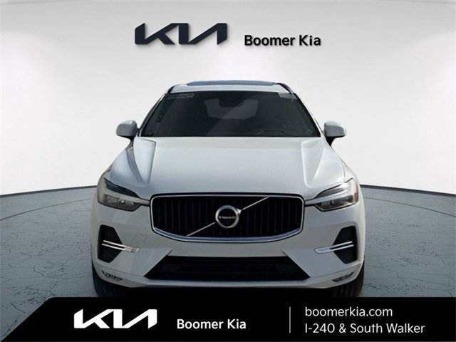 Used 2022 Volvo XC60 B5 Momentum image 2