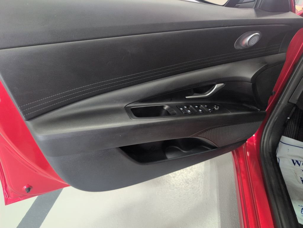Used 2023 Hyundai Elantra SE w/ Cargo Package image 11