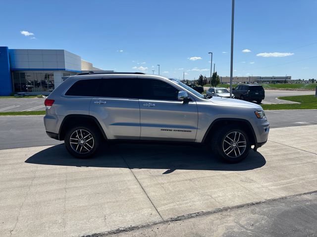 Used 2017 Jeep Grand Cherokee Limited w/ Luxury Group II AWD/4WD image 2