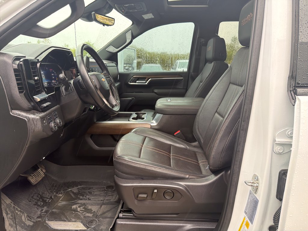 Used 2024 Chevrolet Silverado 2500 High Country w/ High Country Premium Package AWD/4WD image 26