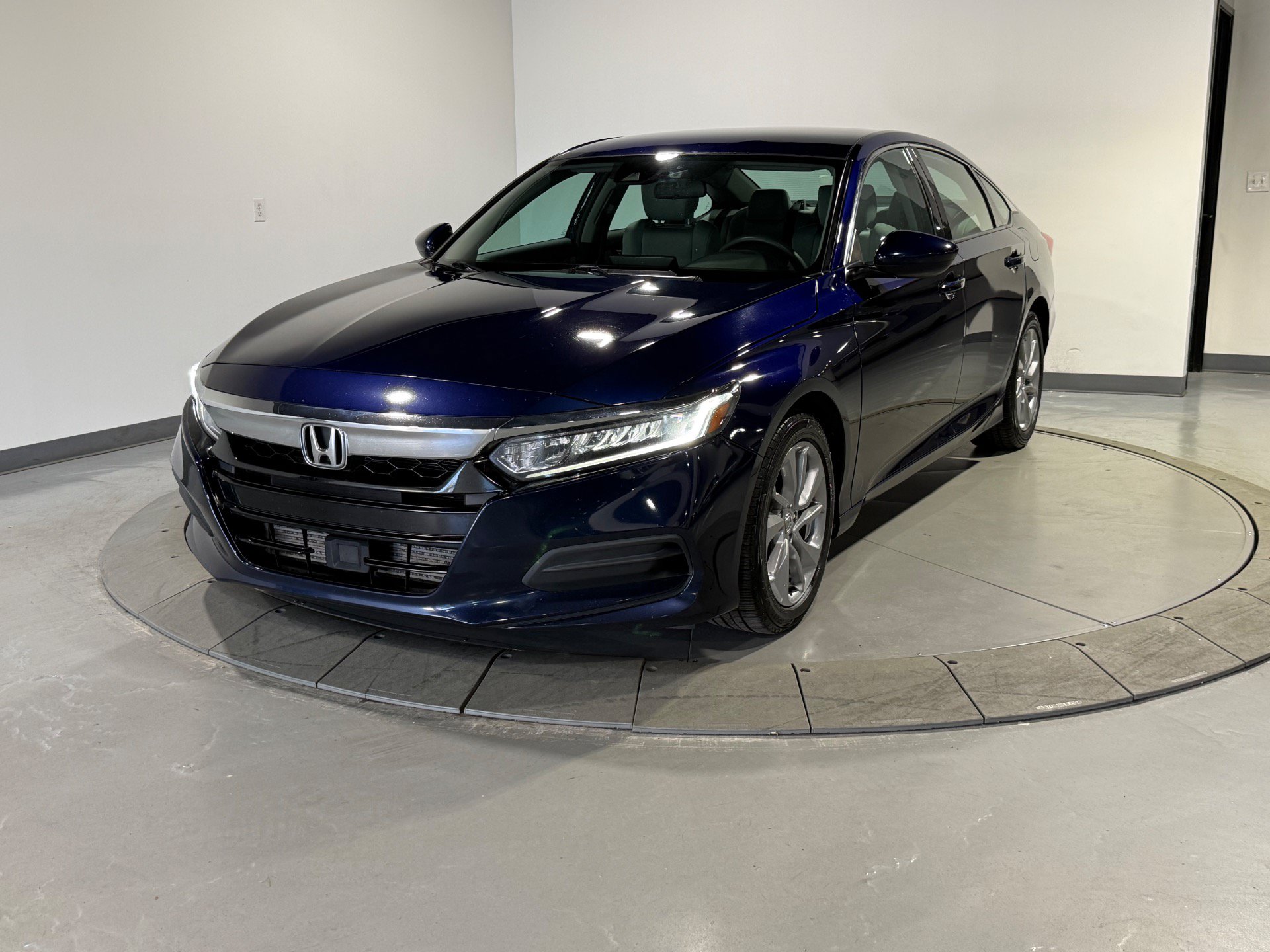 Used 2018 Honda Accord LX image 3