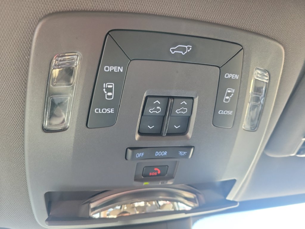 Used 2022 Toyota Sienna XLE FWD image 34