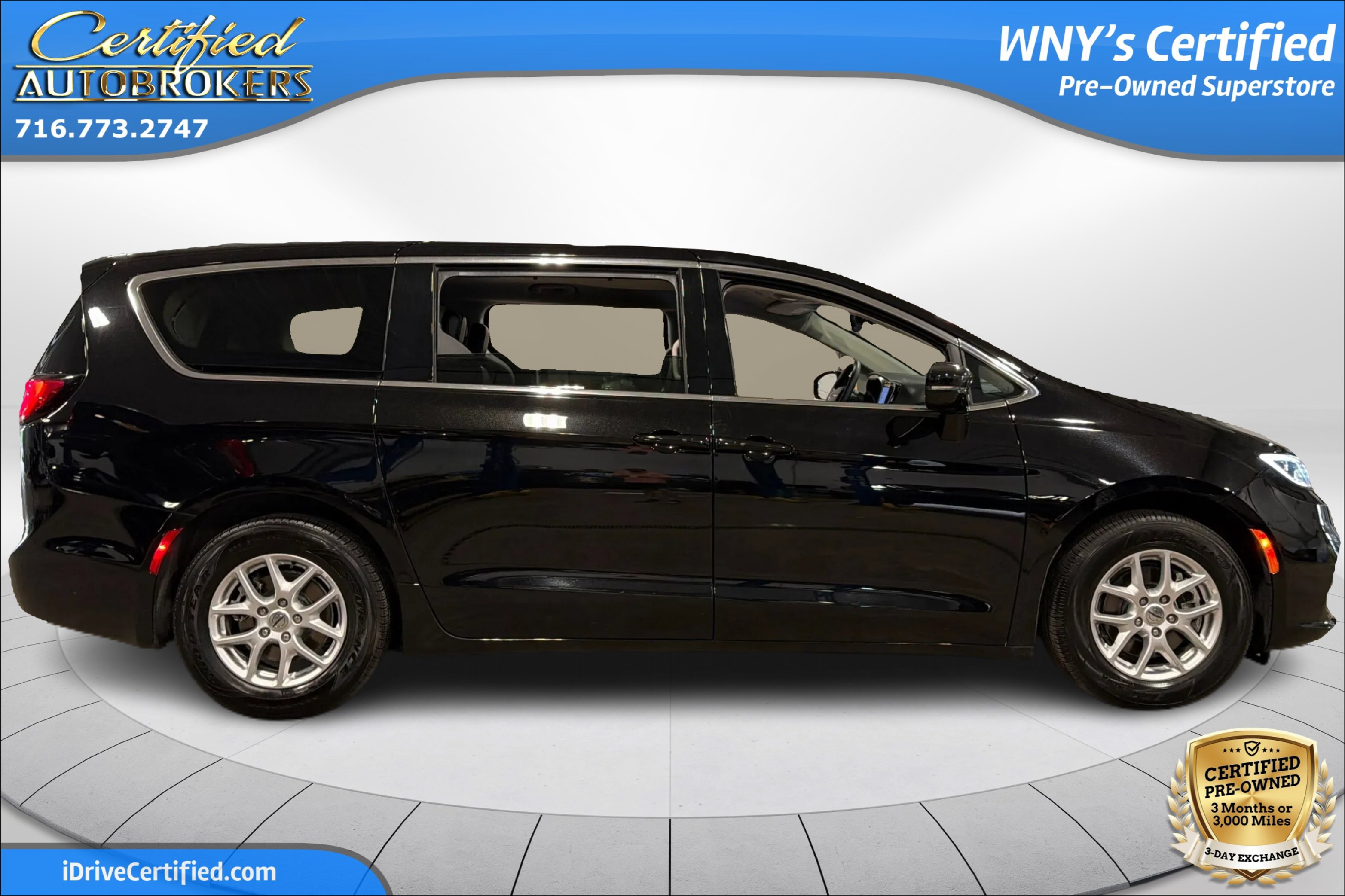 Used 2024 Chrysler Pacifica Touring-L FWD image 4