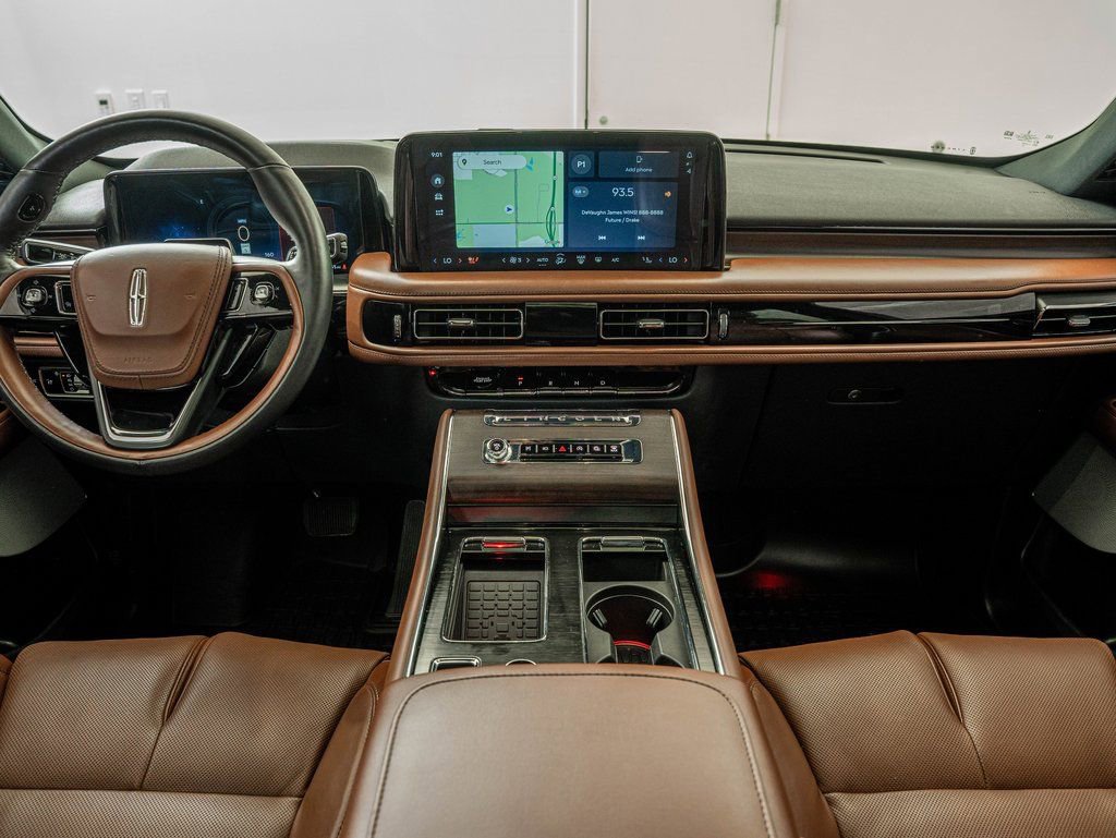 Used 2025 Lincoln Aviator Reserve w/ Luxury Package AWD/4WD image 29