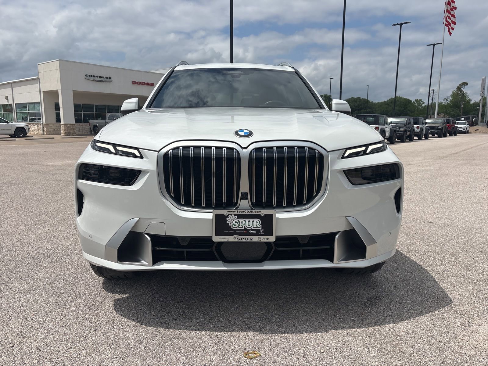 Used 2026 BMW X7 xDrive40i w/ Premium Package AWD/4WD image 9